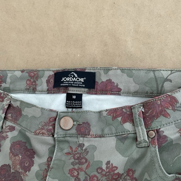 Jordache Floral Camouflage Jeggings - Picture 3 of 5